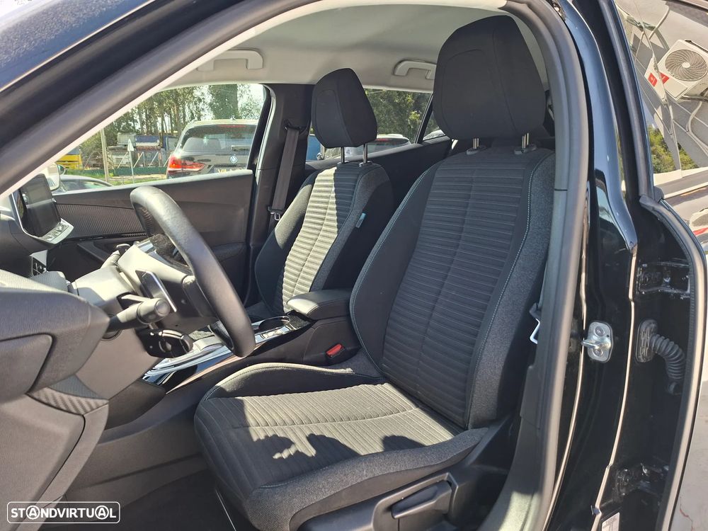 Peugeot 2008 PureTech 130 EAT8 Active - 37