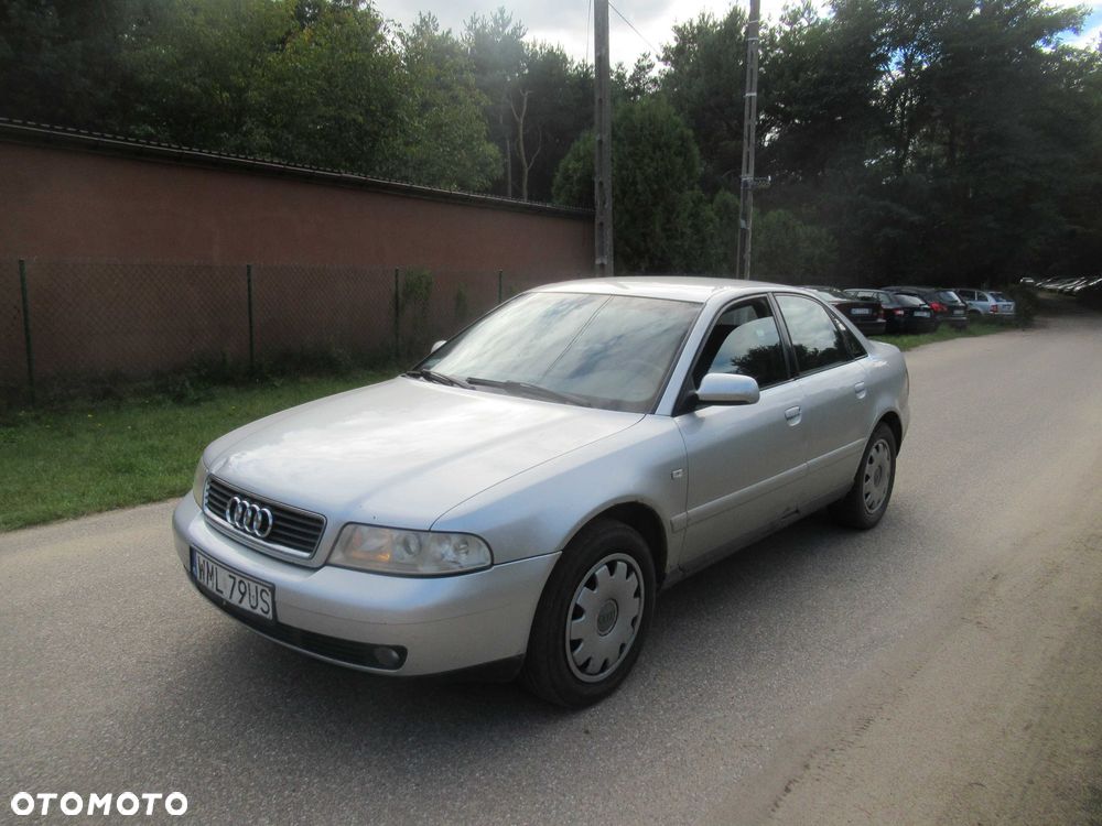 Audi A4 Limousine - 1