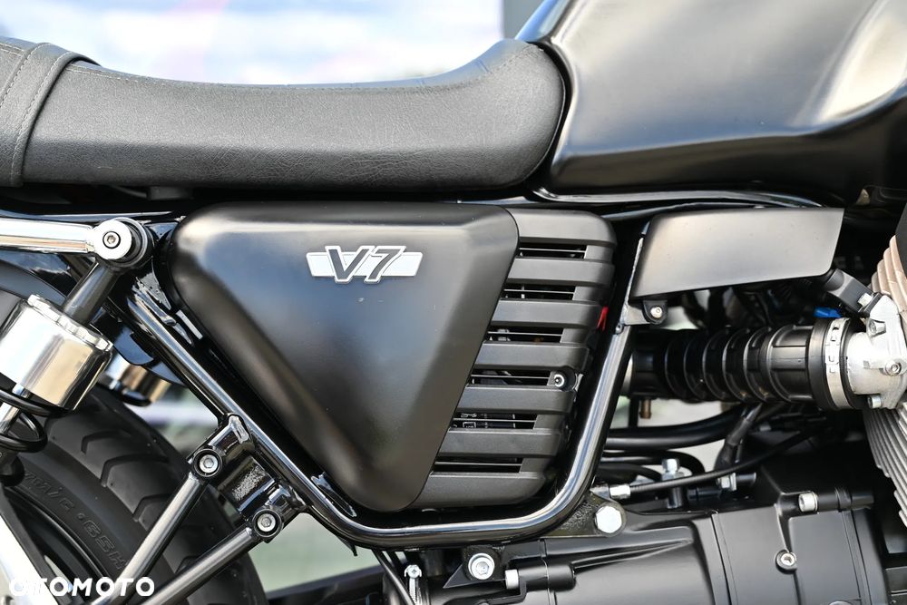 Moto Guzzi V7 - 32