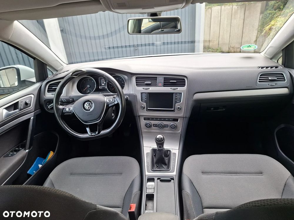 Volkswagen Golf - 10