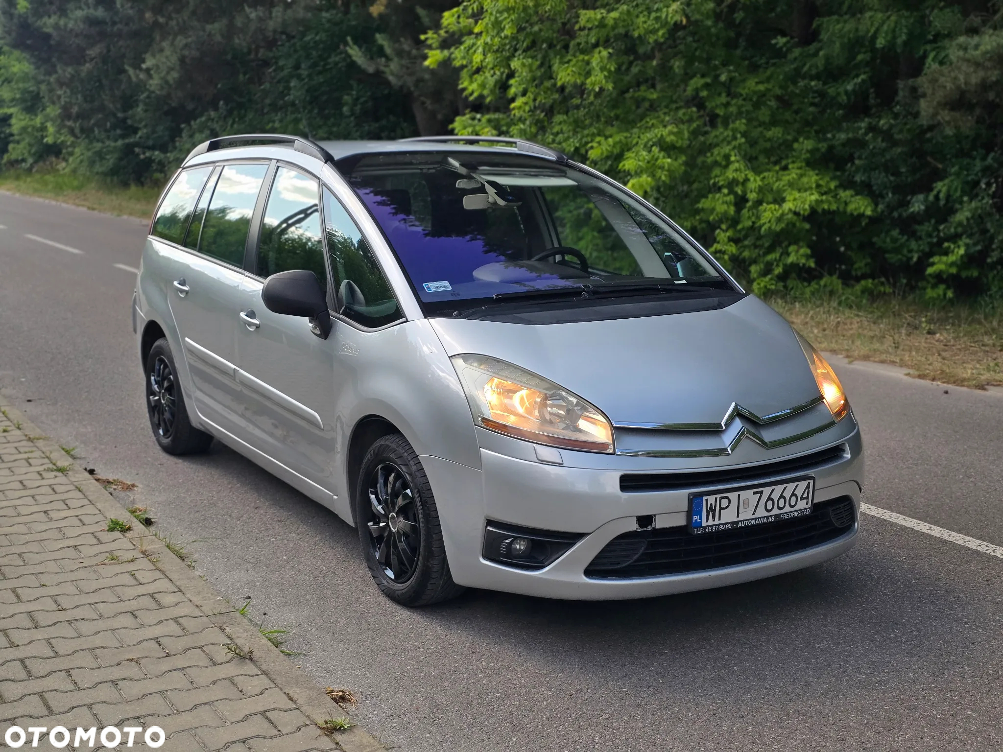 Citroën C4 Grand Picasso 1.8 16V Confort - 11