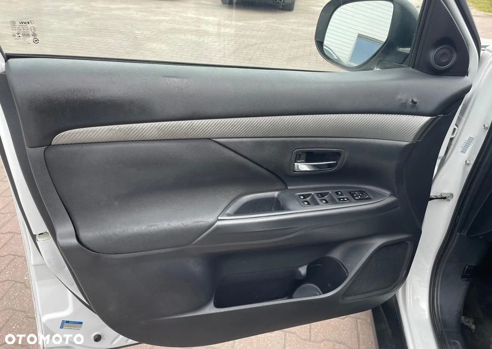 Mitsubishi Outlander 2.4 4WD CVT Instyle - 9