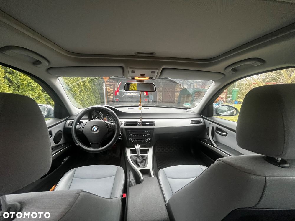 BMW Seria 3 318i - 4