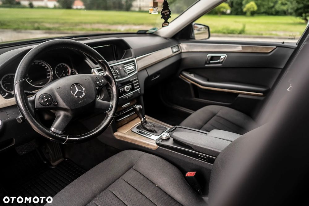Mercedes-Benz Klasa E 220 CDI 7G-TRONIC Elegance - 4