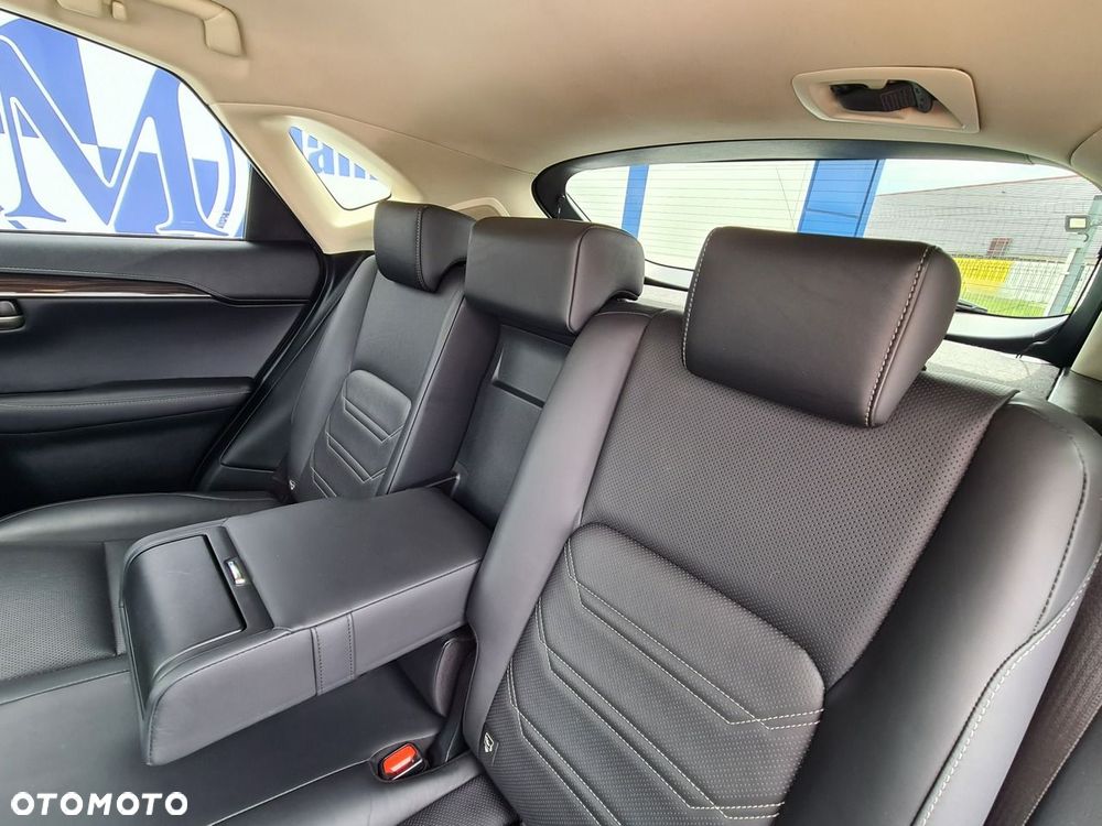 Lexus NX 300h Prestige AWD - 26