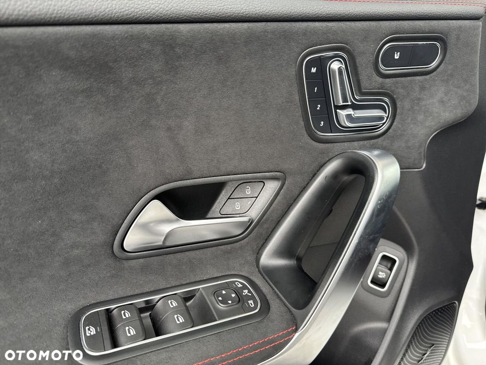 Mercedes-Benz CLA - 21