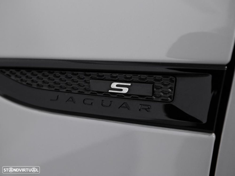 Jaguar E-Pace - 15