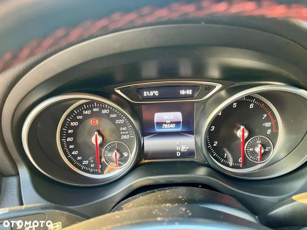 Mercedes-Benz CLA 220 4-Matic AMG Line - 8