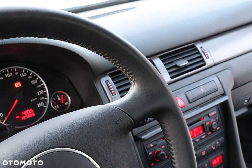 Audi A6 Avant 2.4 - 30