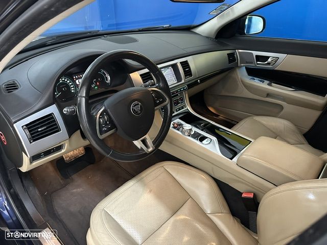Jaguar XF Sportbrake 3.0 D V6 Premium Luxury - 9