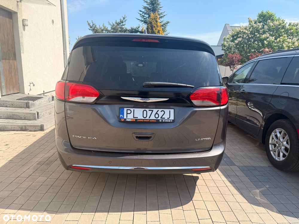 Chrysler Pacifica - 5