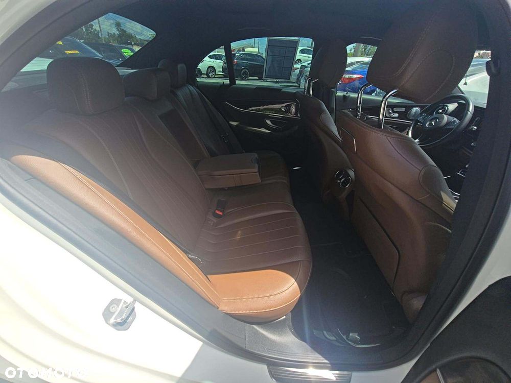 Mercedes-Benz Klasa E 300 9G-TRONIC AMG Line - 7