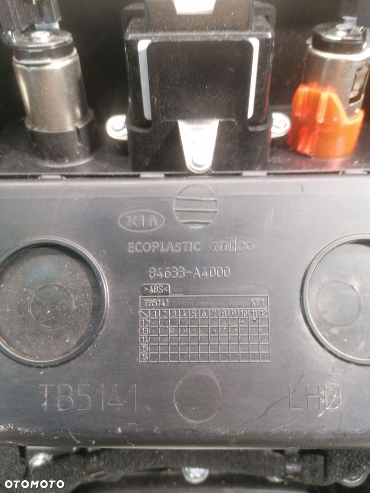 RAMKA OSŁONA ZMIANY BIEGÓW GNIAZDO USB AUX KIA CARENS IV 84633-A4000 - 4