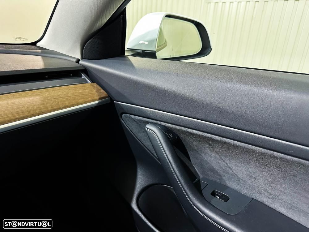Tesla Model 3 Standard Range Plus RWD - 24