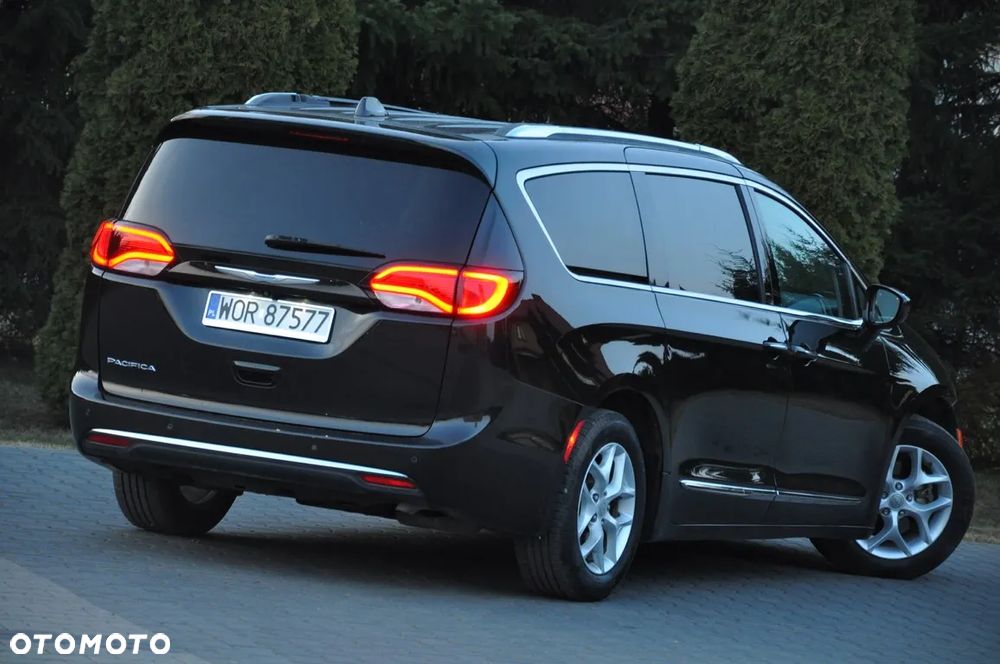 Chrysler Pacifica - 12