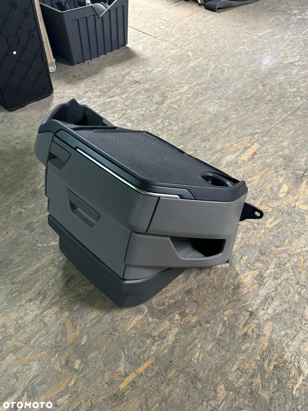 KONSOLA KOKPIT ZE SCHOWKAMI SCANIA S NTG - 3