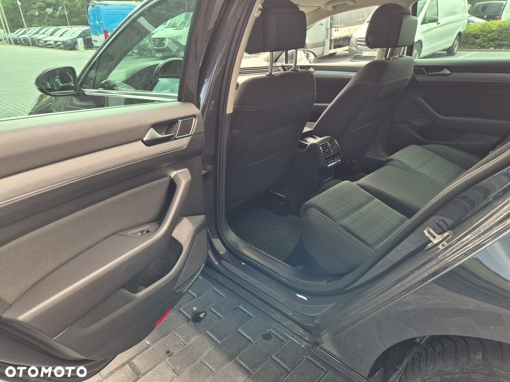 Volkswagen Passat 2.0 TDI SCR DSG Business - 18