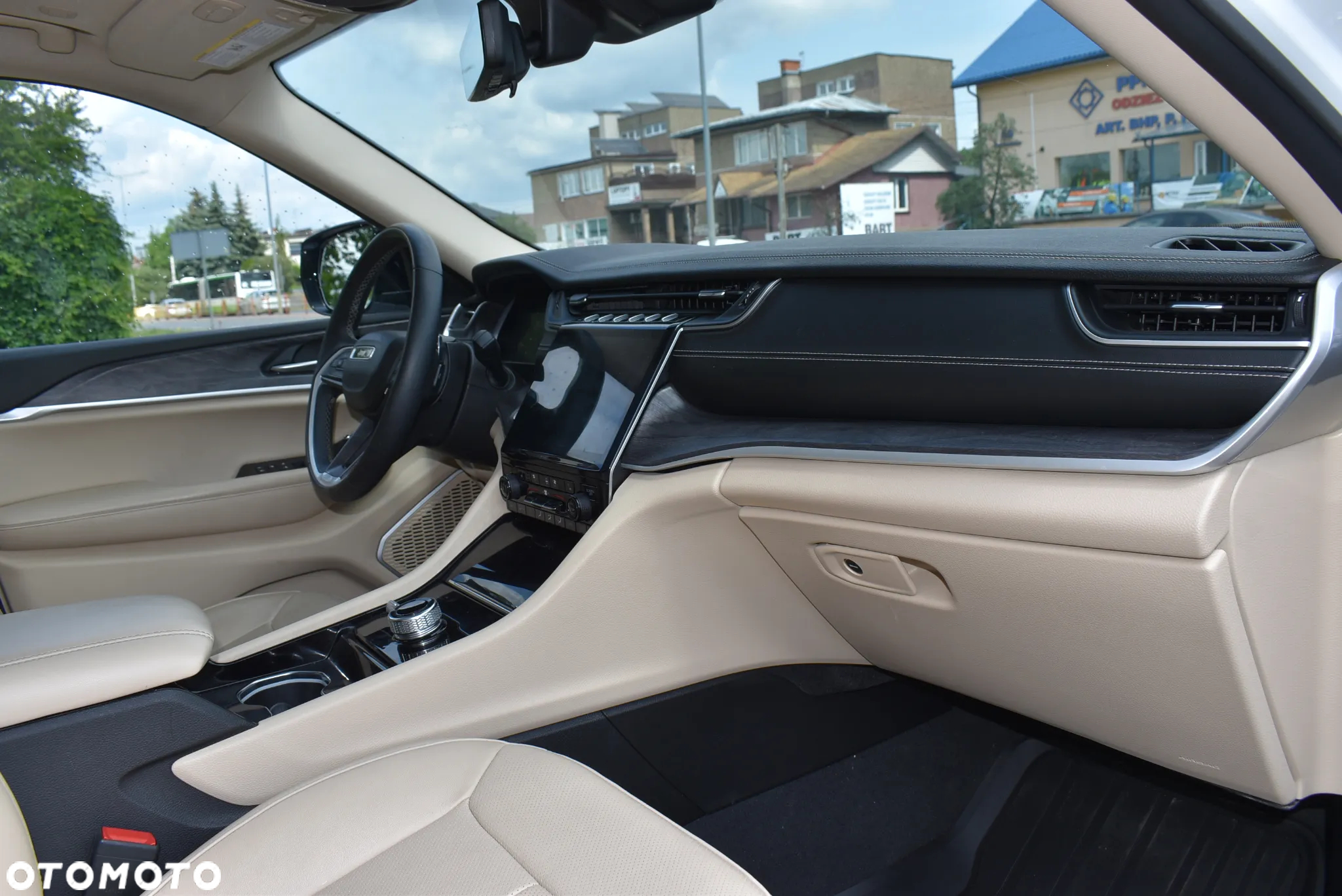 Jeep Grand Cherokee - 19