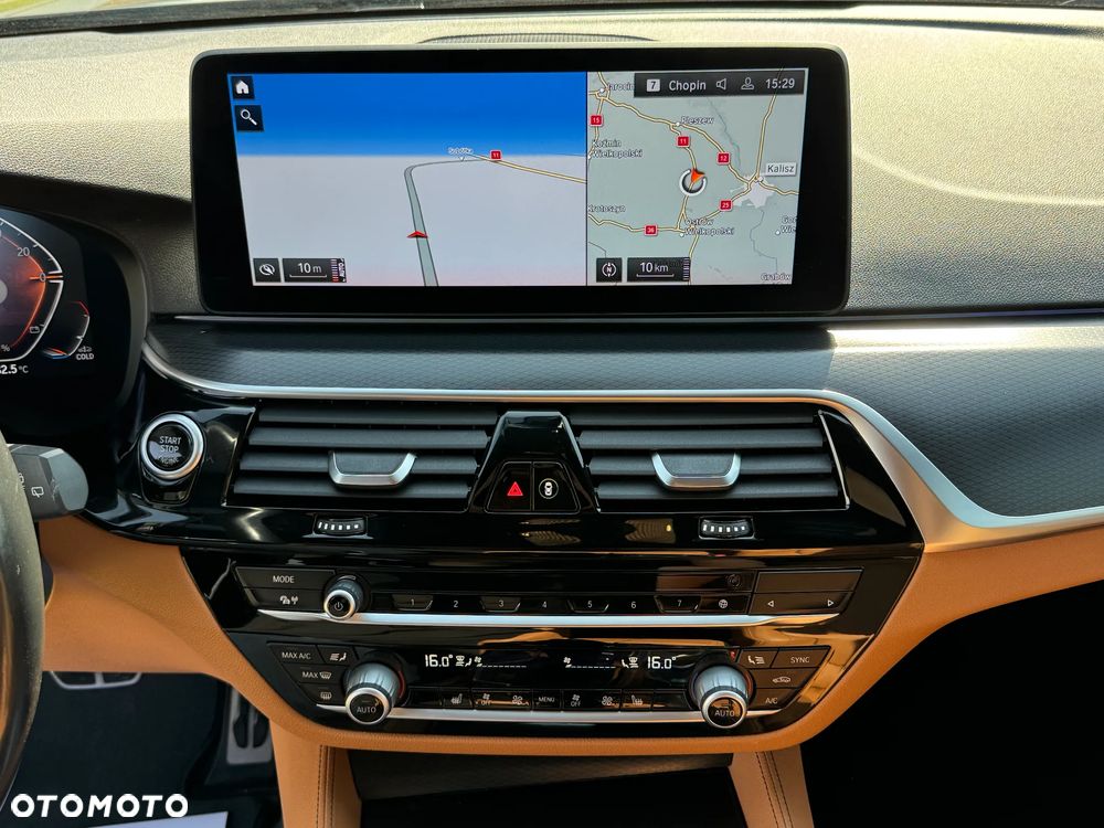 BMW Seria 5 518d M Sport - 37