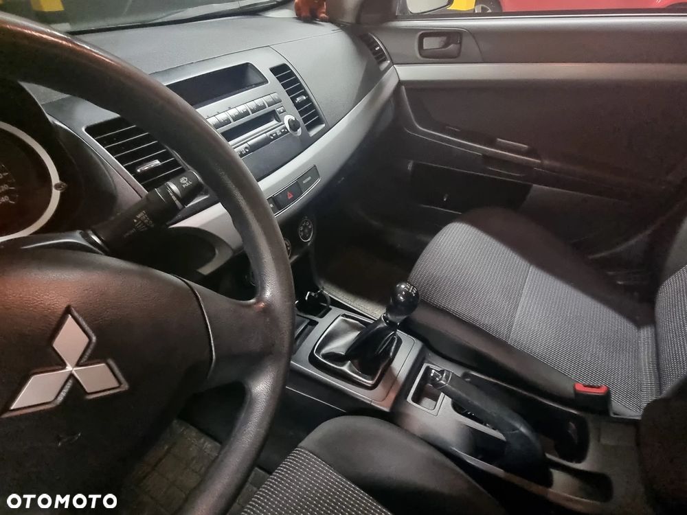 Mitsubishi Lancer 1.6 Inform - 12