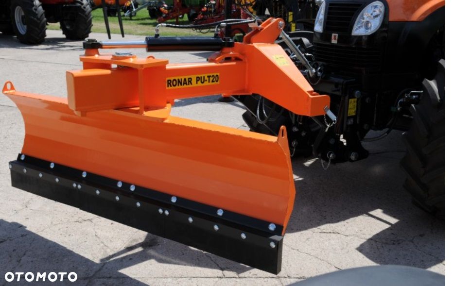 Pronar Posypywarka T-130, T-131, T-132, Piaskarka, Solarka, Rozsiewacz wapna i nawozów RCW, Piaskarka komunalna, solarka rozsiewacz piasku soli KŁOS, Rozsiewacz komunalny N 065 POM Augustów, Pług odśnieżny prosty, łamany, strzałka Ursus, Inter-Tech, Pronar - 32