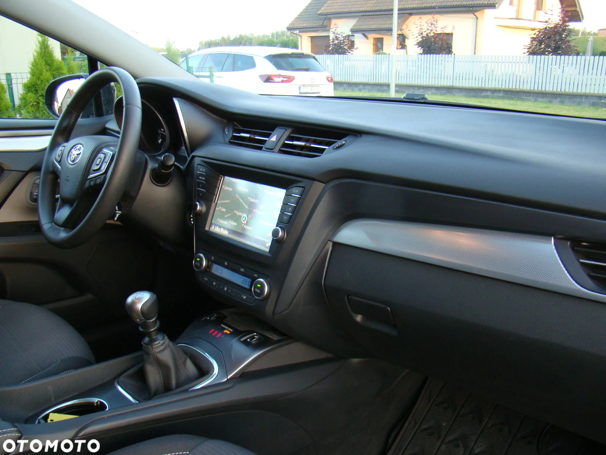 Toyota Avensis 2.0 D-4D Premium - 35