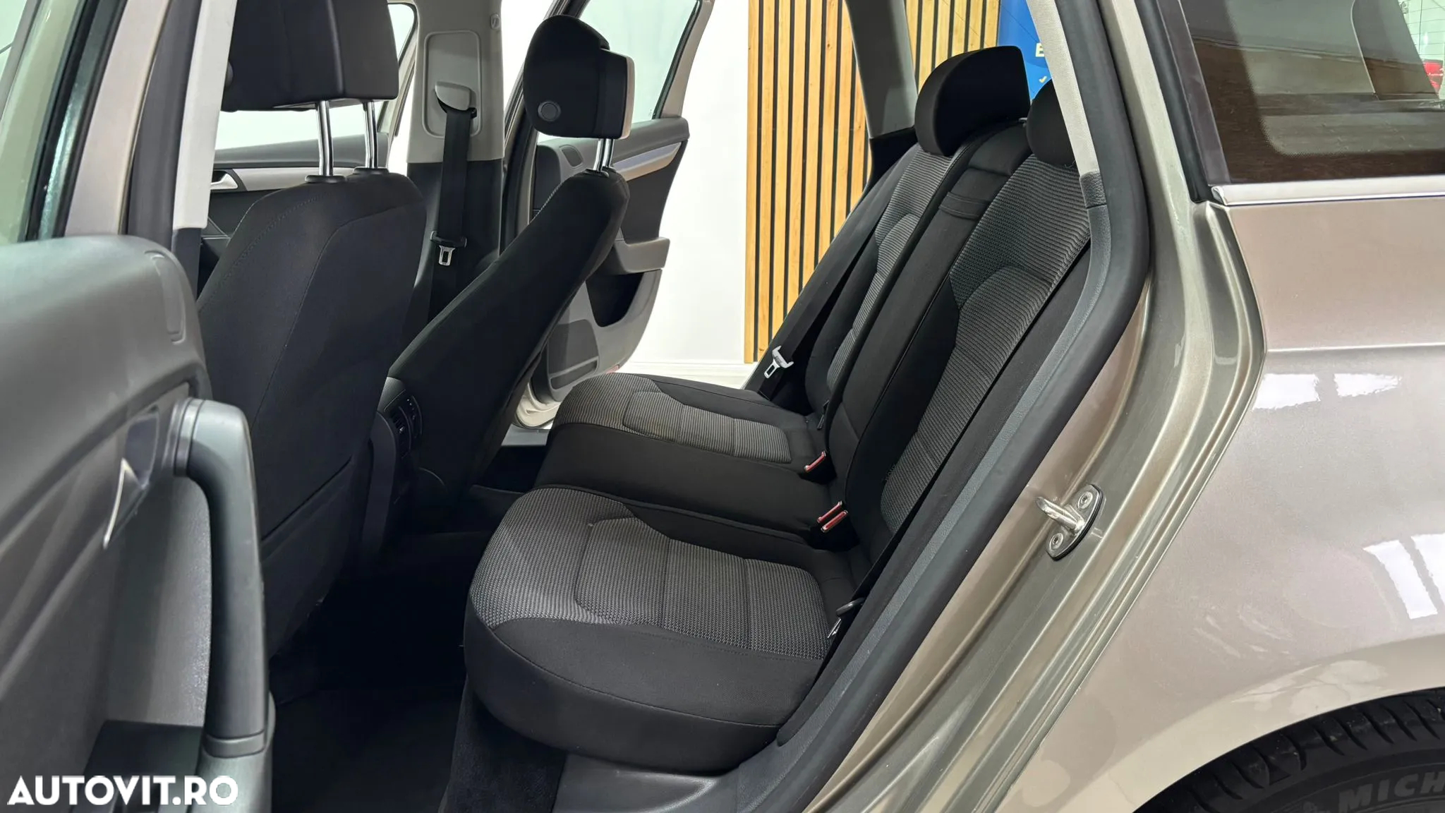Volkswagen Passat Variant 1.6 TDI BlueMotion Technology Comfortline - 8