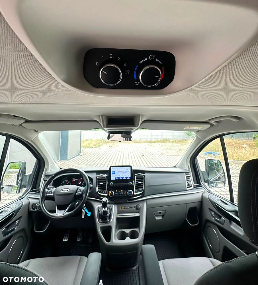 Ford Tourneo Custom - 25