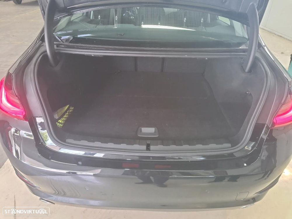 BMW 330 e Auto - 10