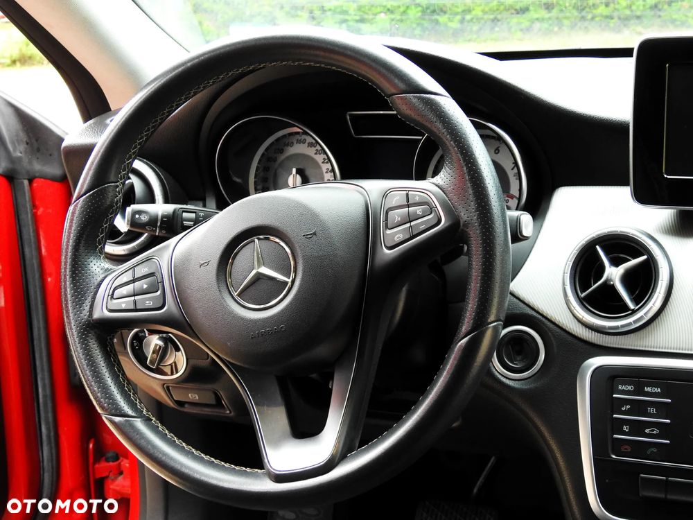 Mercedes-Benz CLA 180 7G-DCT - 14