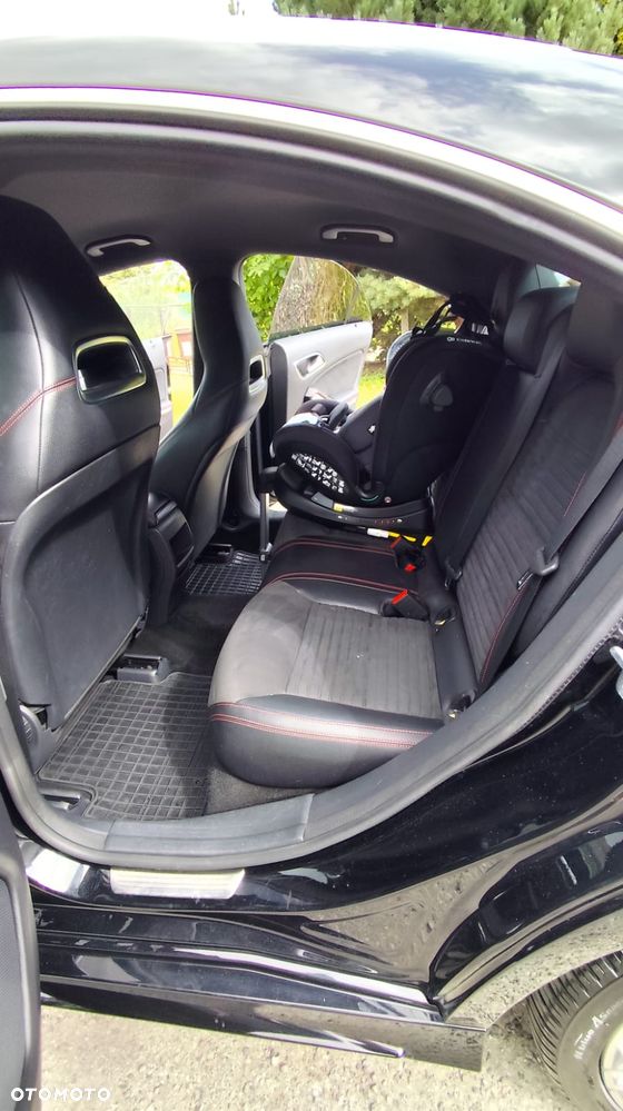 Mercedes-Benz CLA 180 AMG Line - 11