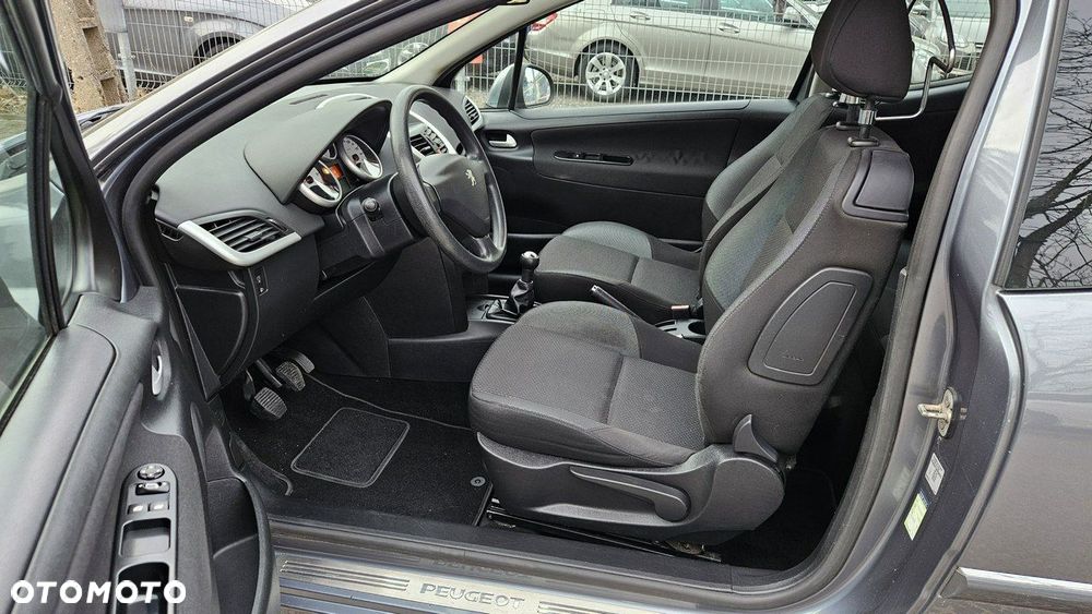 Peugeot 207 - 13