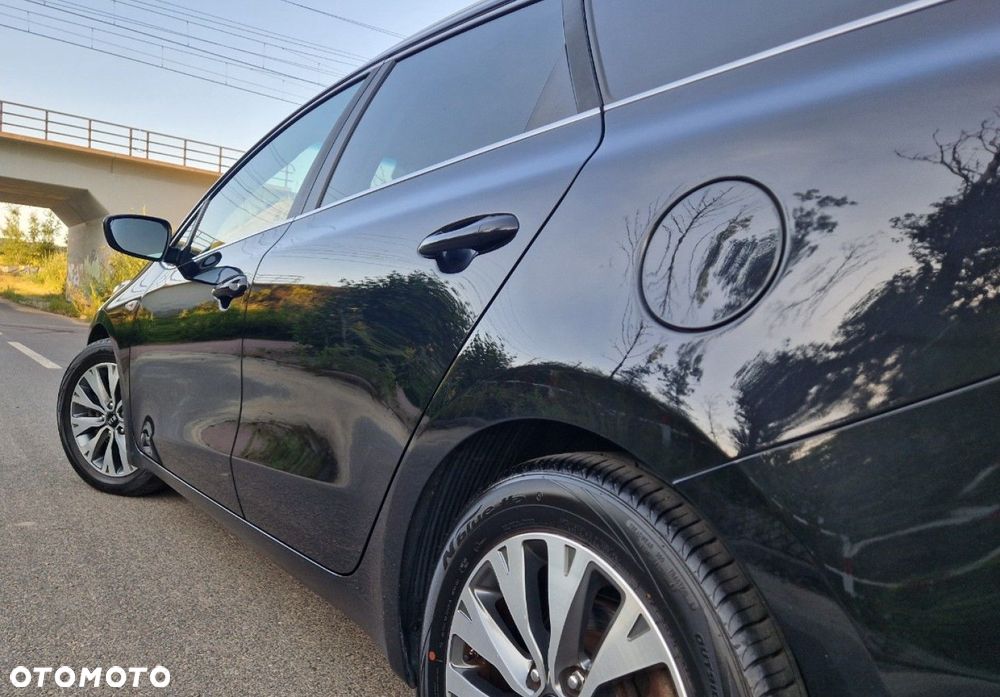Kia Ceed 1.6 GDI Fifa World Cup Edition - 16