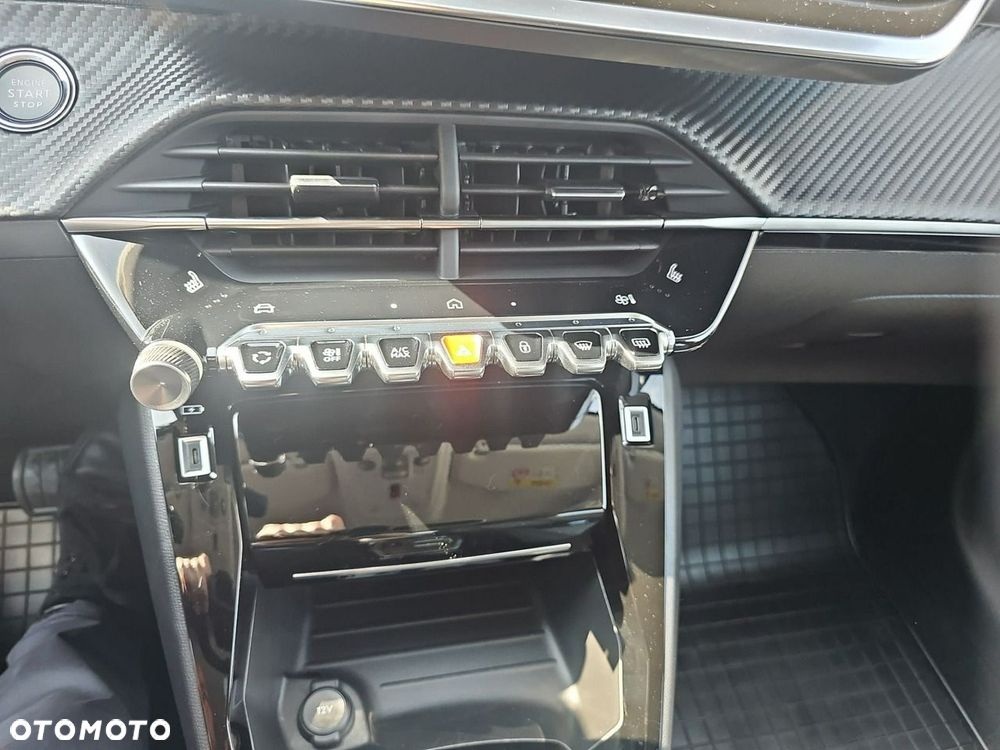 Peugeot 208 - 14