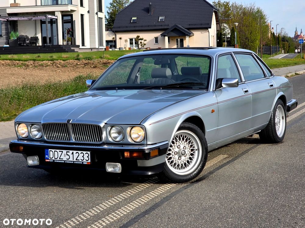 Jaguar XJ - 25