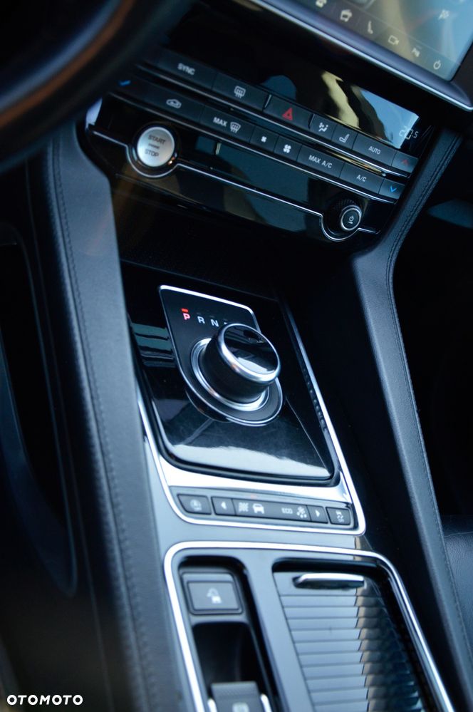 Jaguar F-Pace 30t AWD Prestige - 21