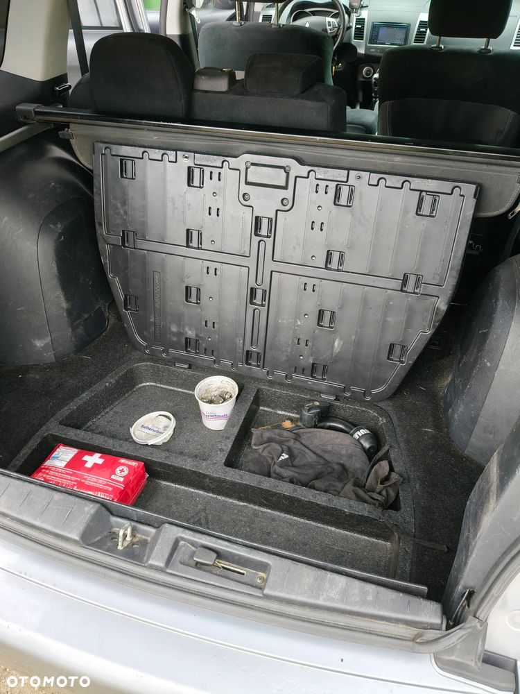 Mitsubishi Outlander - 32