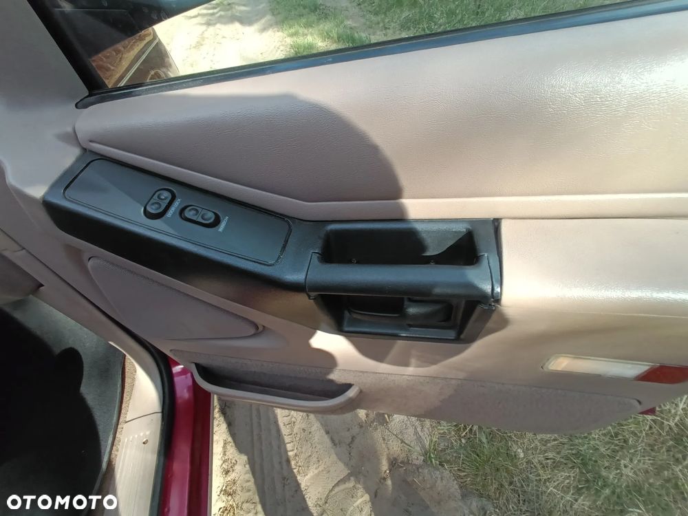 Ford Explorer Standard - 23