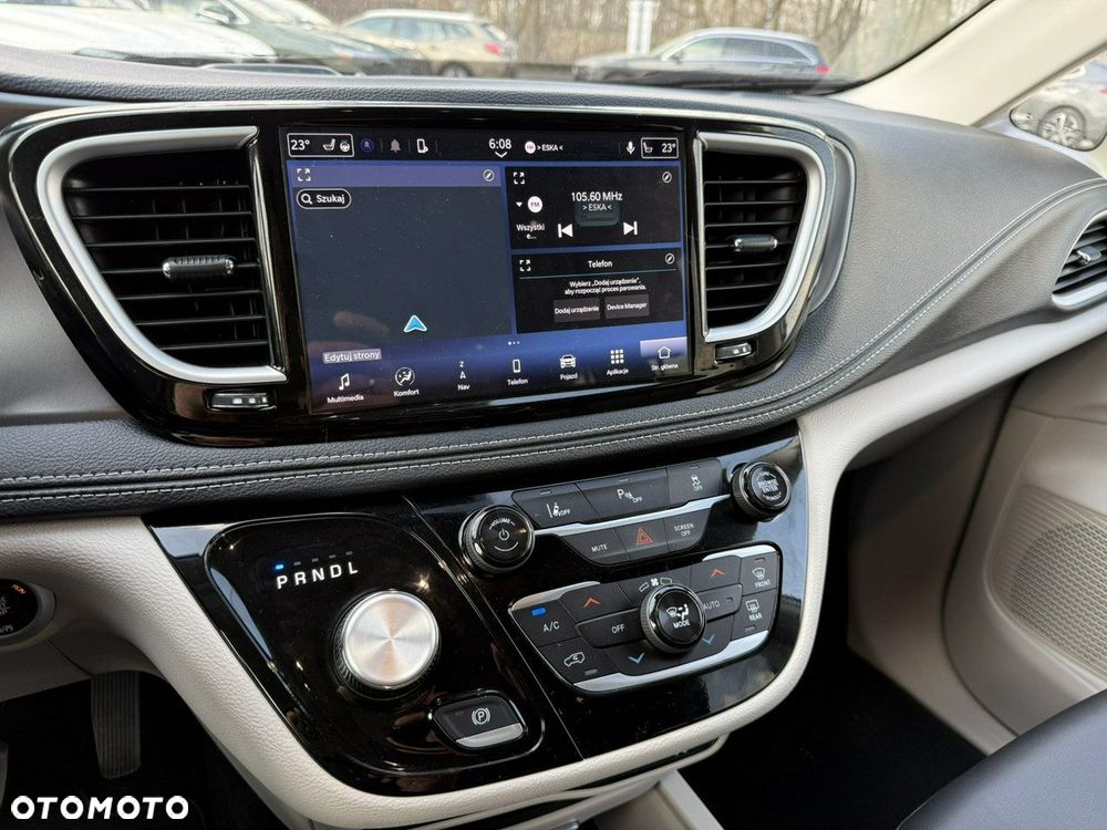 Chrysler Pacifica - 22