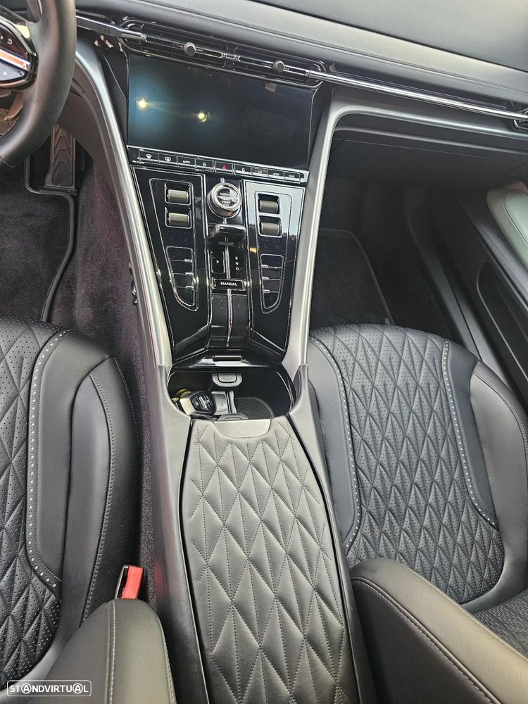 Aston Martin DB12 Coupé V8 - 34