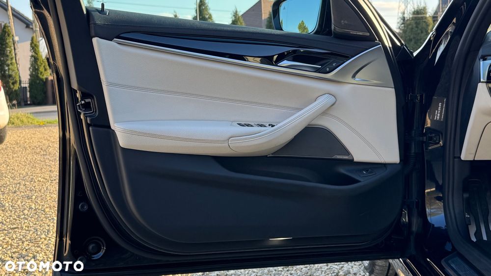BMW Seria 5 540d xDrive Touring M Sport Edition - 20