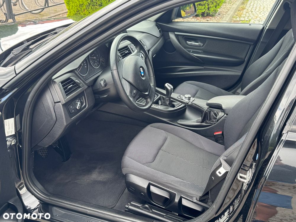 BMW Seria 3 318d xDrive - 21