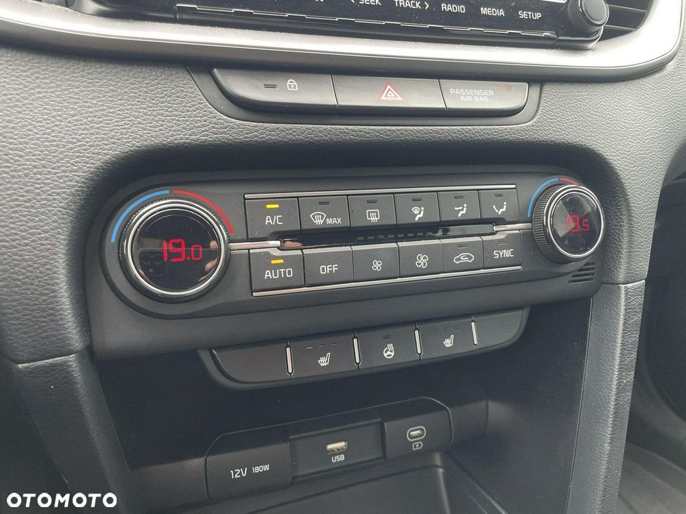 Kia XCeed - 26