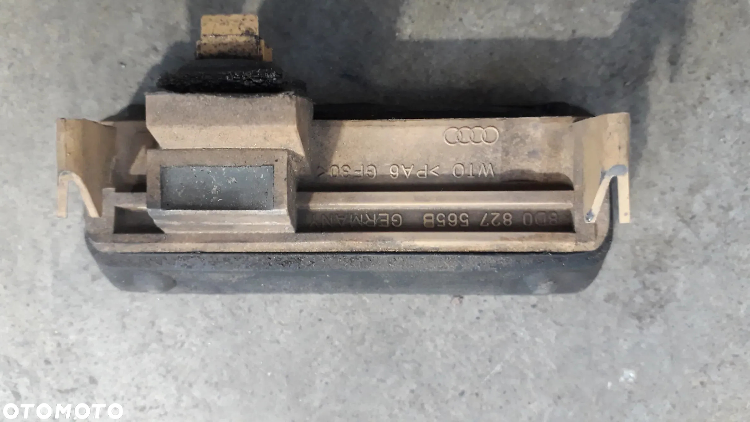 klamka przycisk bagaznika 8D0827565B A3 8L 1.6 lift - 2