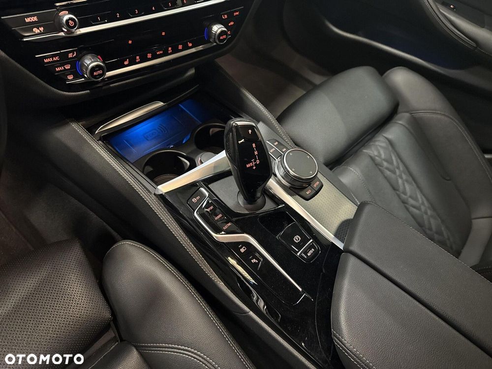 BMW Seria 5 530e xDrive M Sport sport - 17