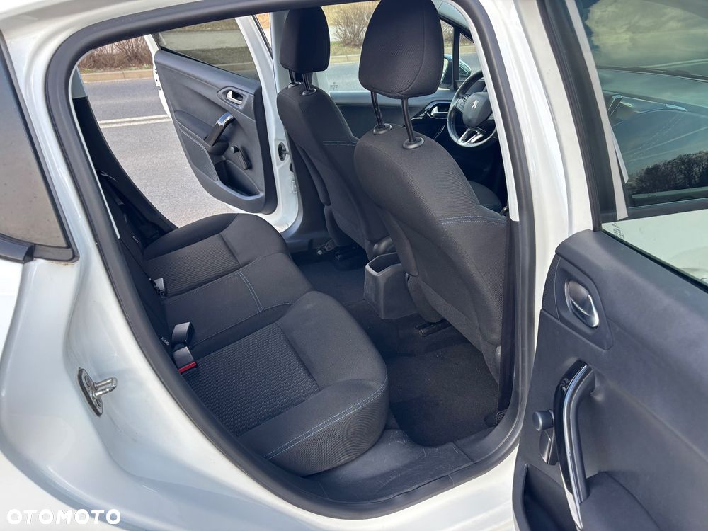 Peugeot 208 1.2 PureTech Style - 22