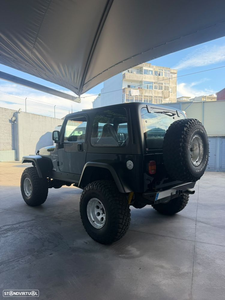 Jeep Wrangler Unlimited - 2