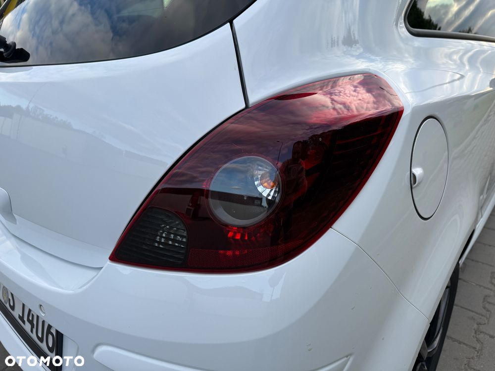 Opel Corsa 1.4 16V Sport - 11