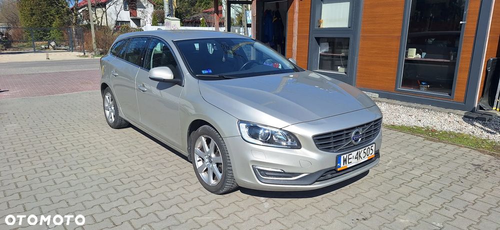 Volvo V60 T3 Drive-E Momentum - 3