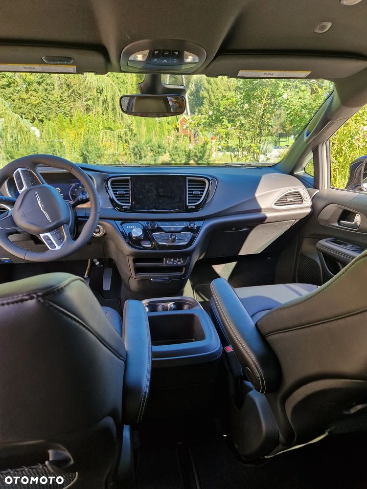 Chrysler Pacifica - 17